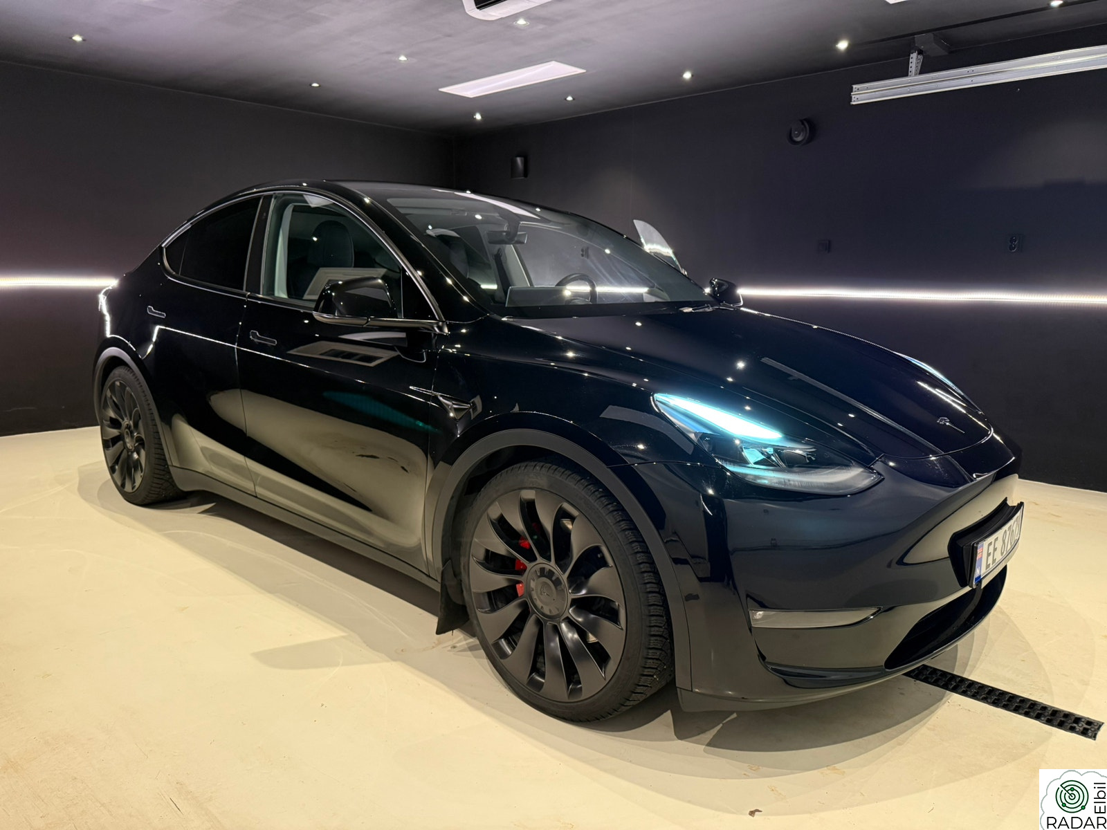 TESLA Model Y PERFORMANCE AWD BERLIN, Autopilot, Krok, 21+21", 2023