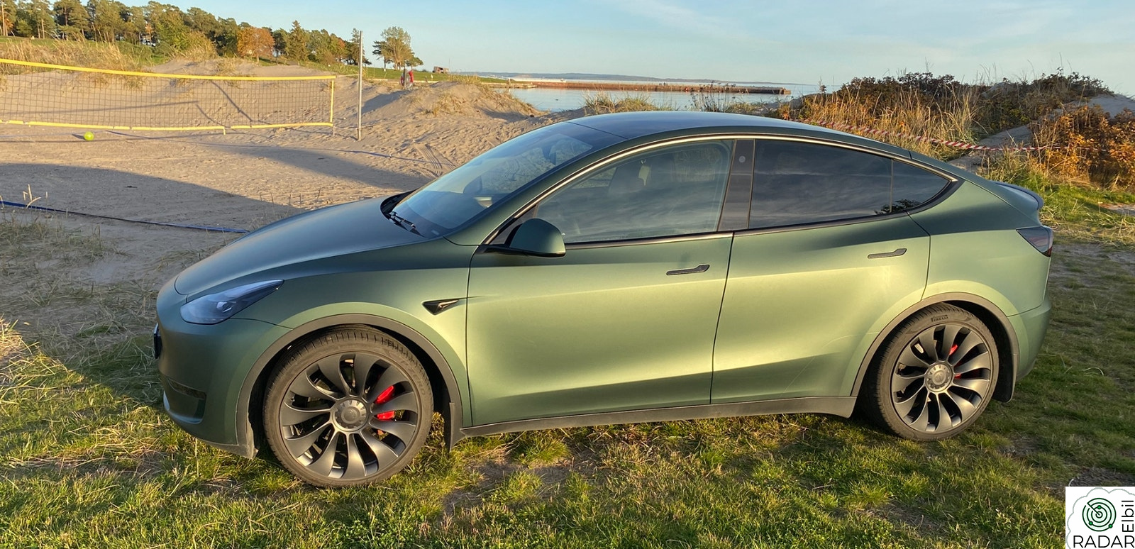 TESLA Model Y Performance AWD / Hengerfeste / Autopilot / Foliert