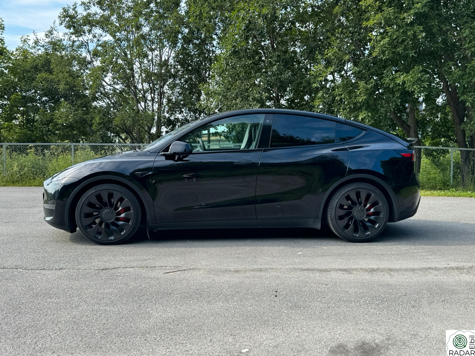 TESLA Model Y Performance AWD / 21” S+V / Autopilot / Premium / pano