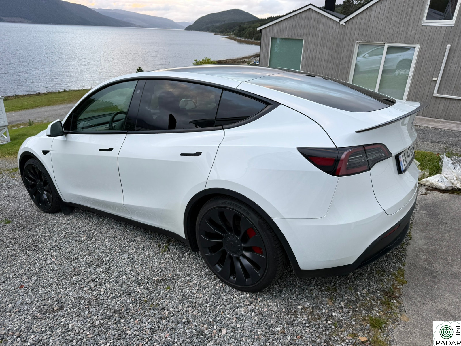 TESLA Model Y Performance AWD/MEGET PEN!!!!!!!