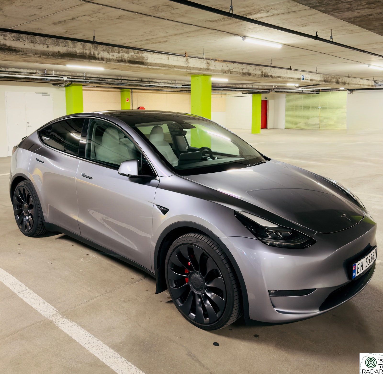 TESLA Model Y Performance AWD  Dual motor