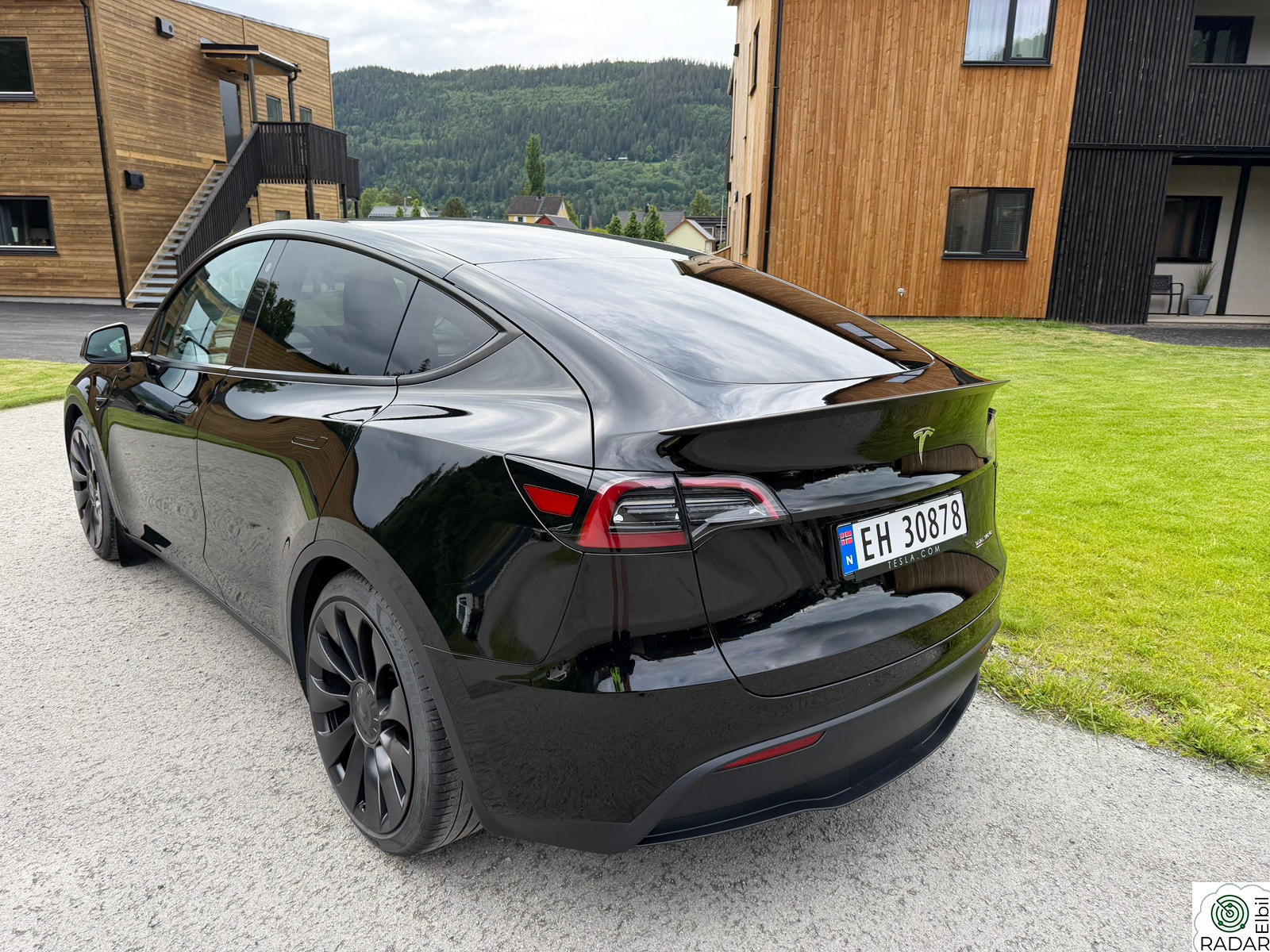 TESLA Model Y Performance AWD