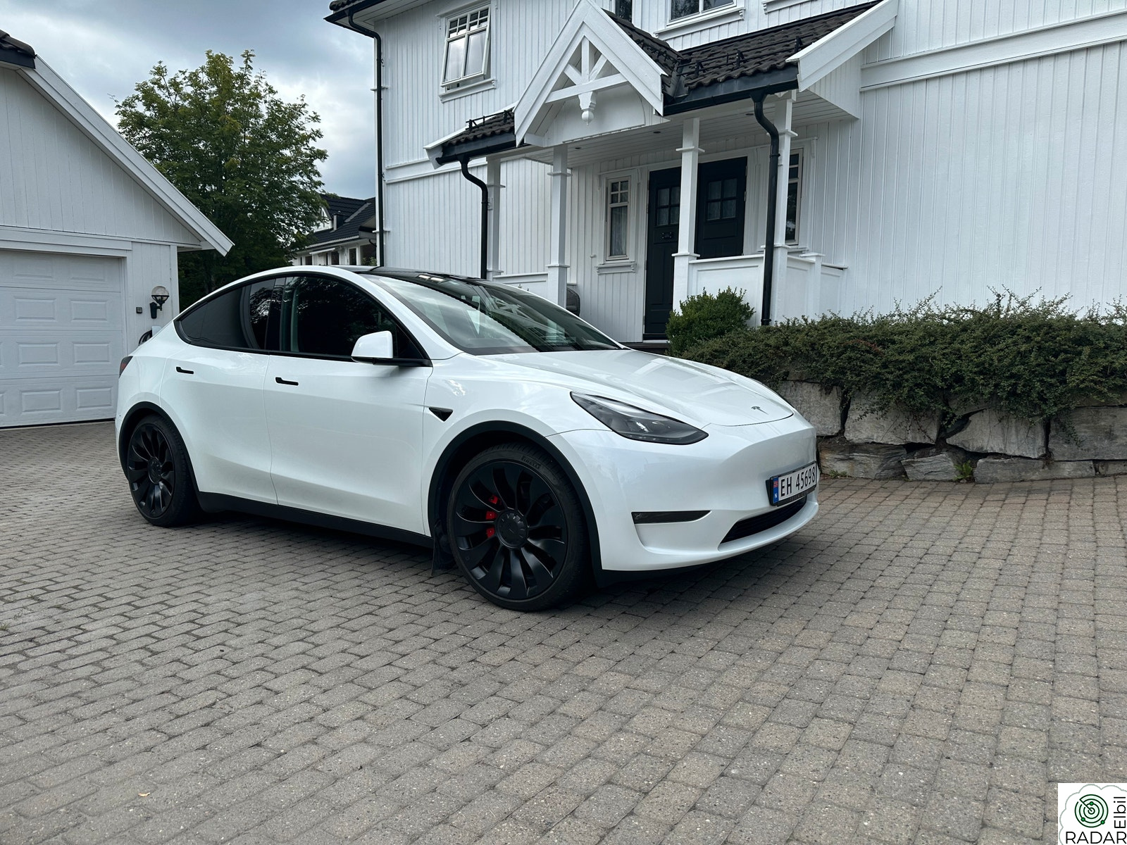TESLA Model Y Performance AWD