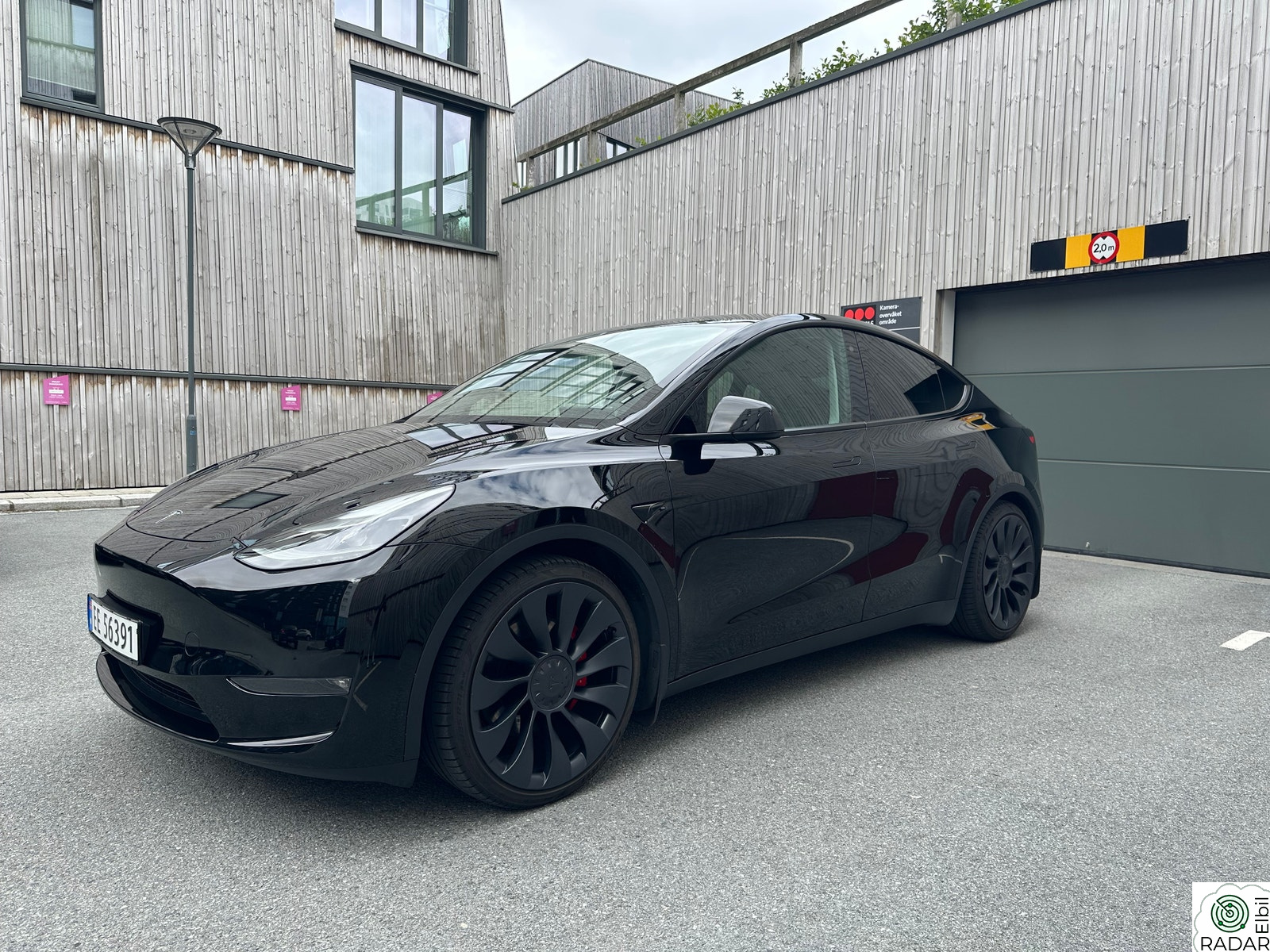 TESLA Model Y Performance AWD