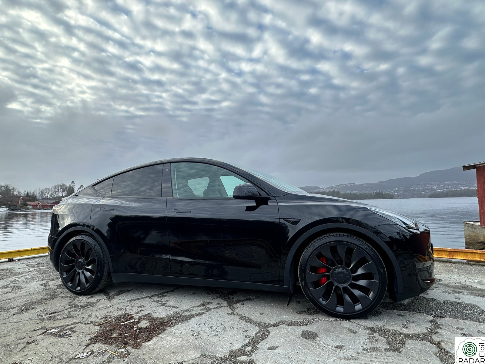 TESLA Model Y PERFORMANCE AWD | GARANTI | EN EIER