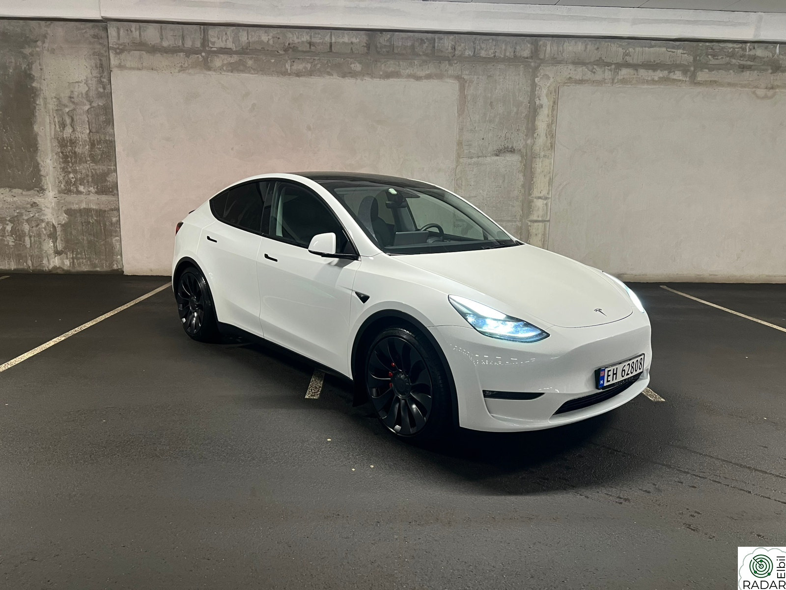 TESLA Model Y Performance AWD