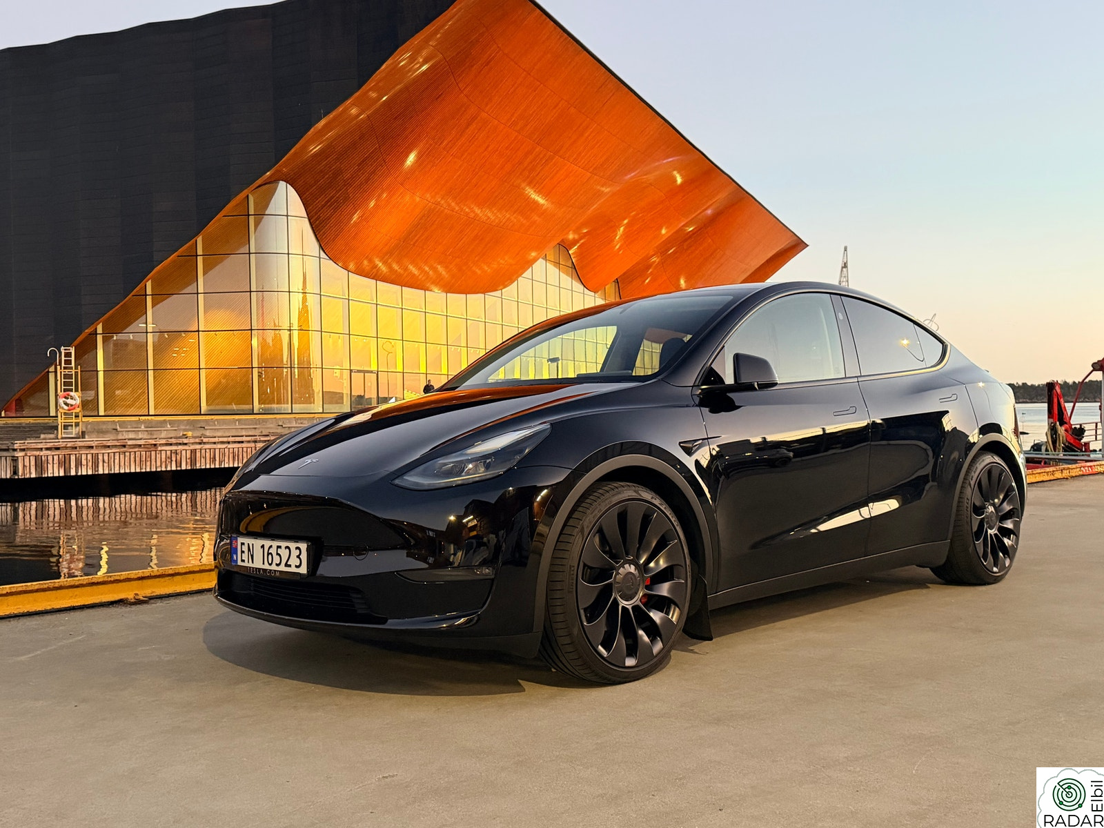 TESLA Model Y Performance AWD
