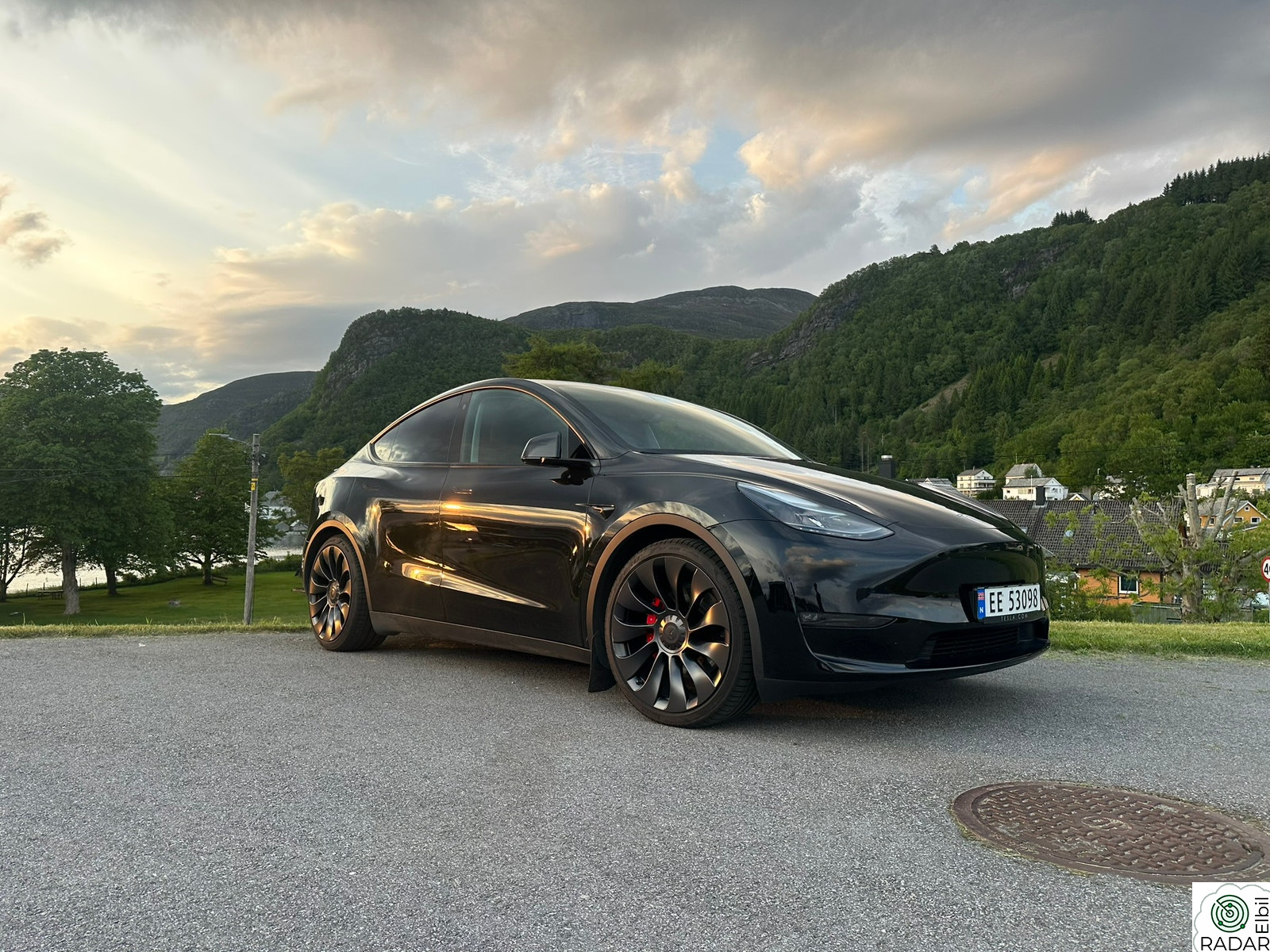 TESLA Model Y Performance AWD