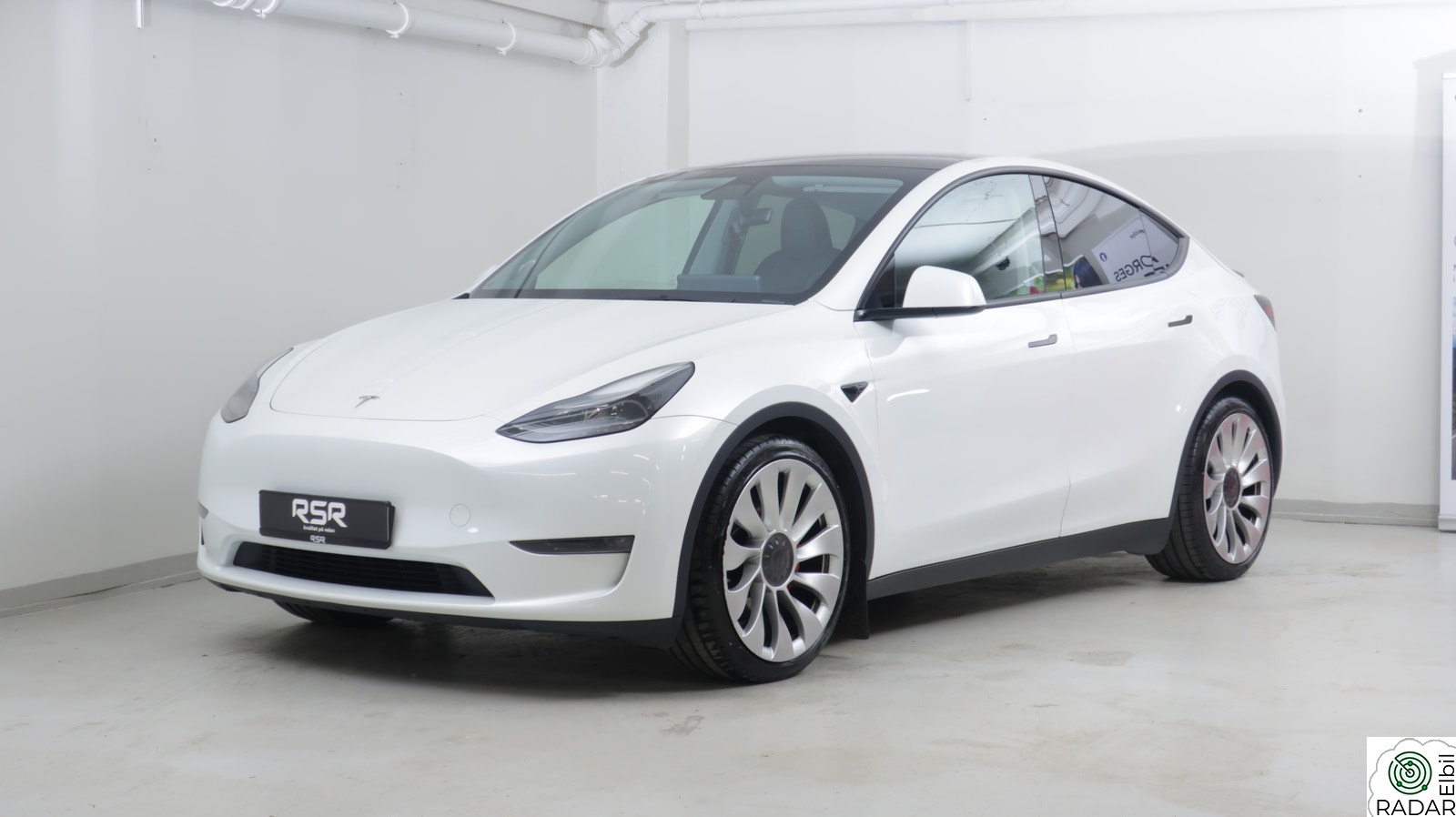 TESLA Model Y Performance AWD - HENGERFESTE - FINANS