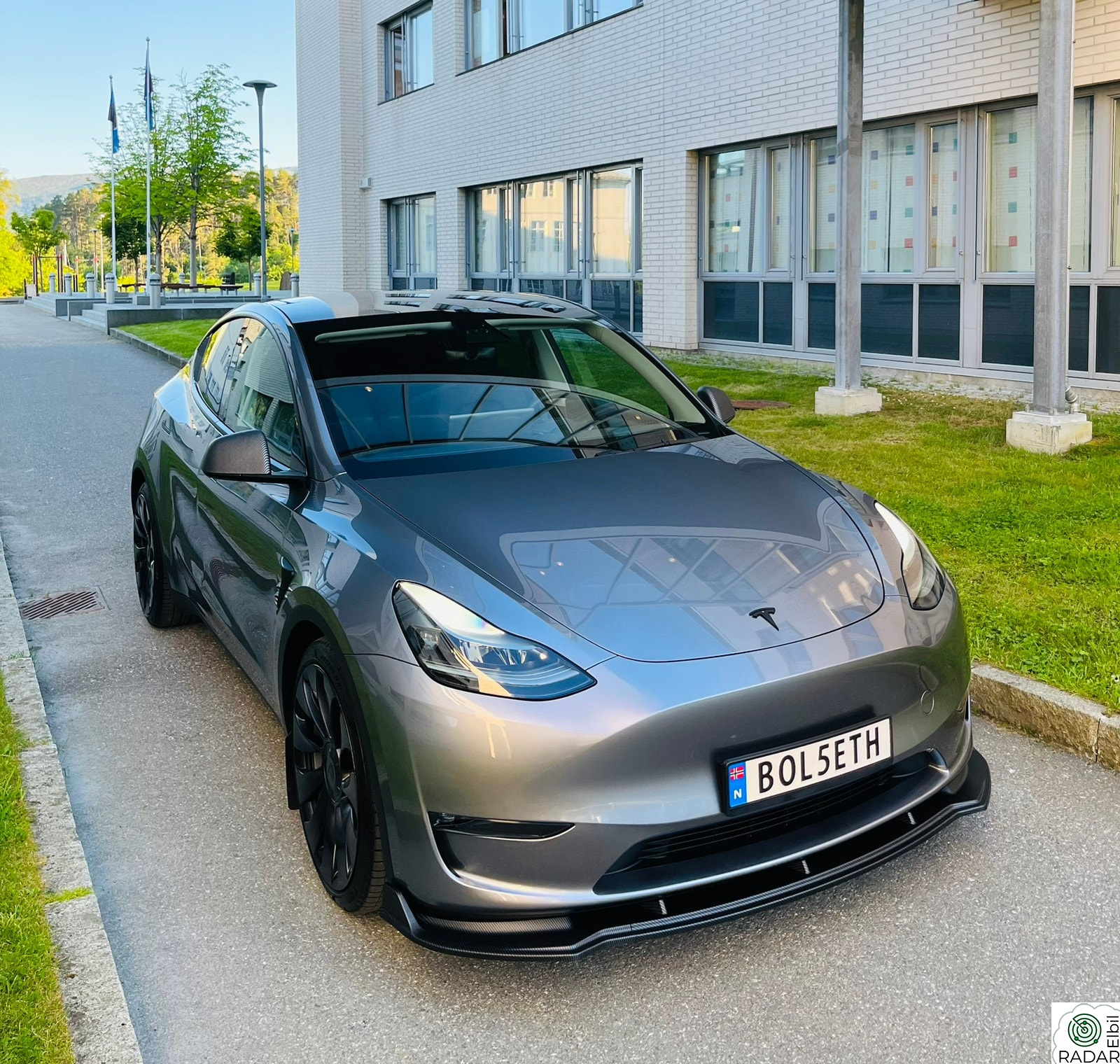 TESLA Model Y Performance 534HK, Quicksilver Carbon 21"