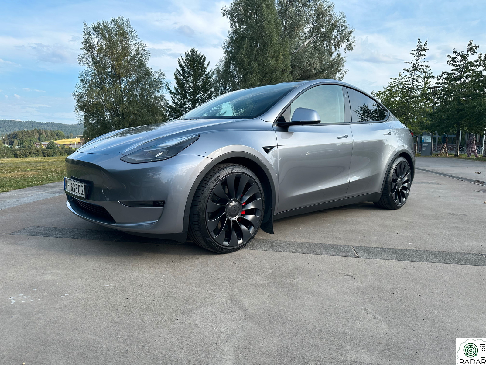 TESLA Model Y Performance AWD- 514 km-H feste