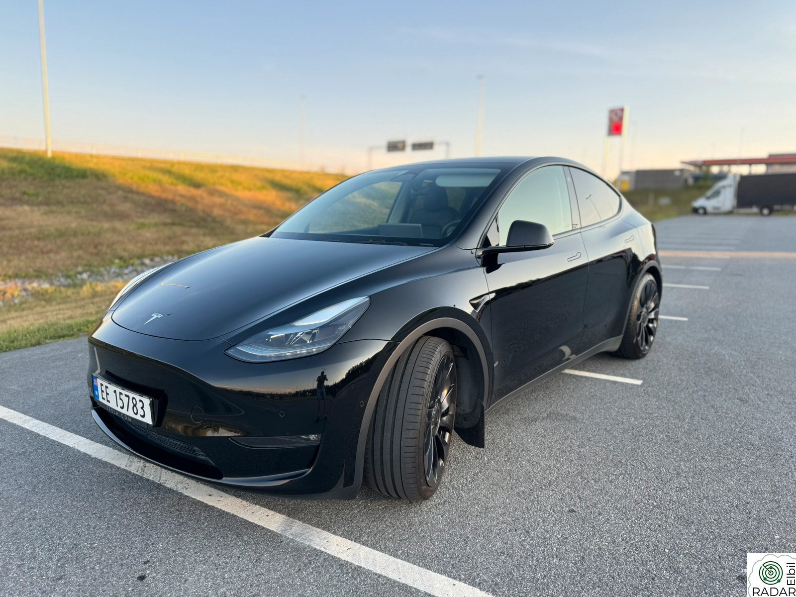 TESLA Model Y Performance AWD / HomeLink / Tilhengerfeste / P-sensor