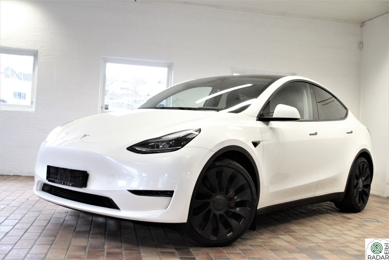 TESLA Model Y PERFORMANCE AWD AP3.0 VINTER HIFI AMD GIGA-BERLIN++