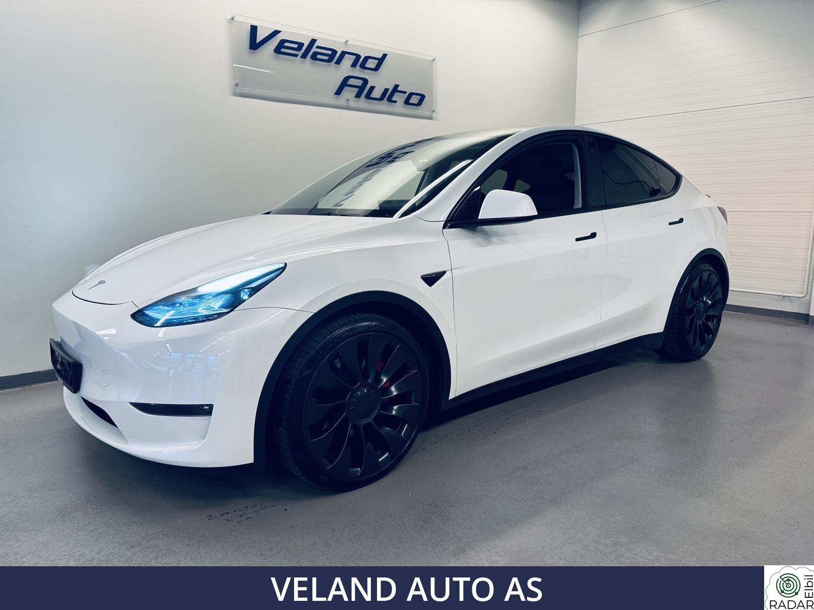TESLA Model Y PERFORMANCE / AWD / HENGERFESTE / ÈN EIER!!