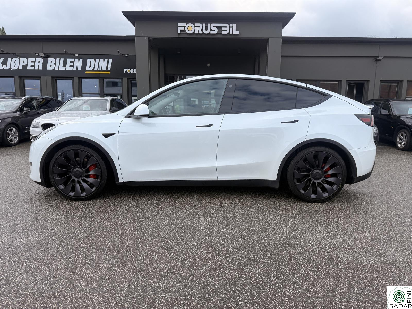 TESLA Model Y Perfomance AWD/514 WLTP/AP/Premium/Panorama/S-V på 21"