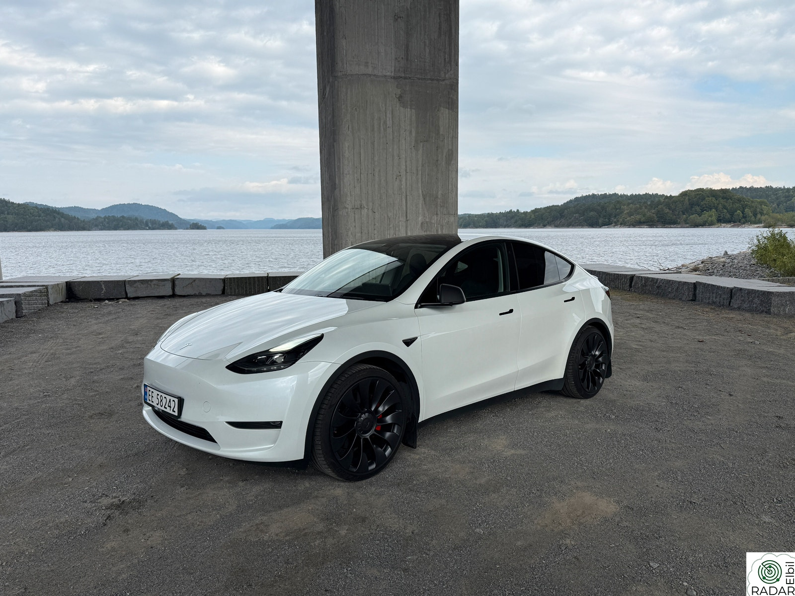 TESLA Model Y Performance AWD