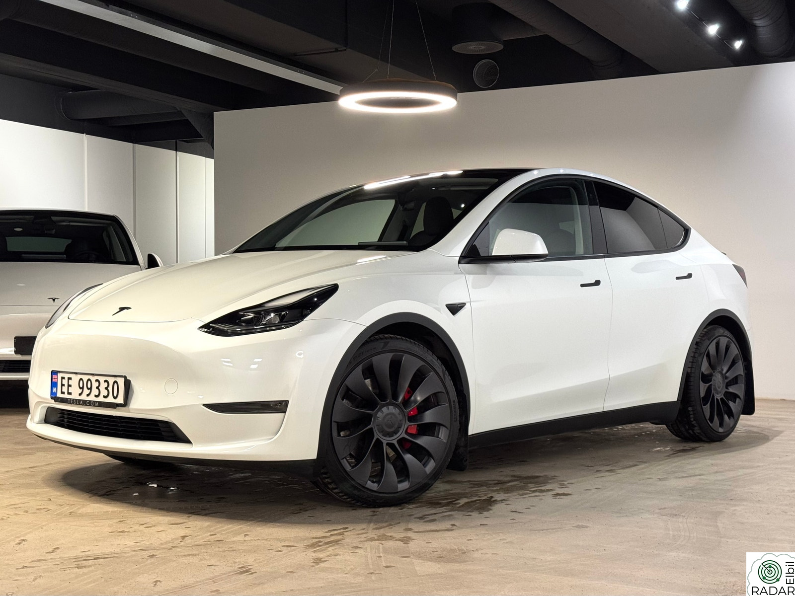 TESLA Model Y Performance AWD / 1 eier / Berlin / Hengerfeste / +++