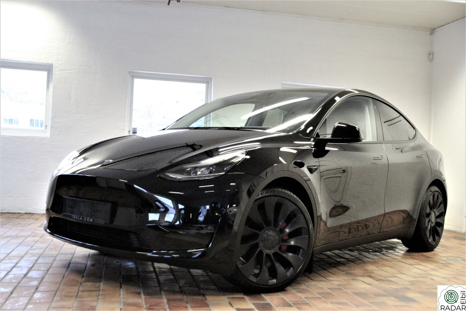 TESLA Model Y PERFORMANCE AWD AP3.0 VINTER HIFI AMD GIGA-BERLIN KROK+