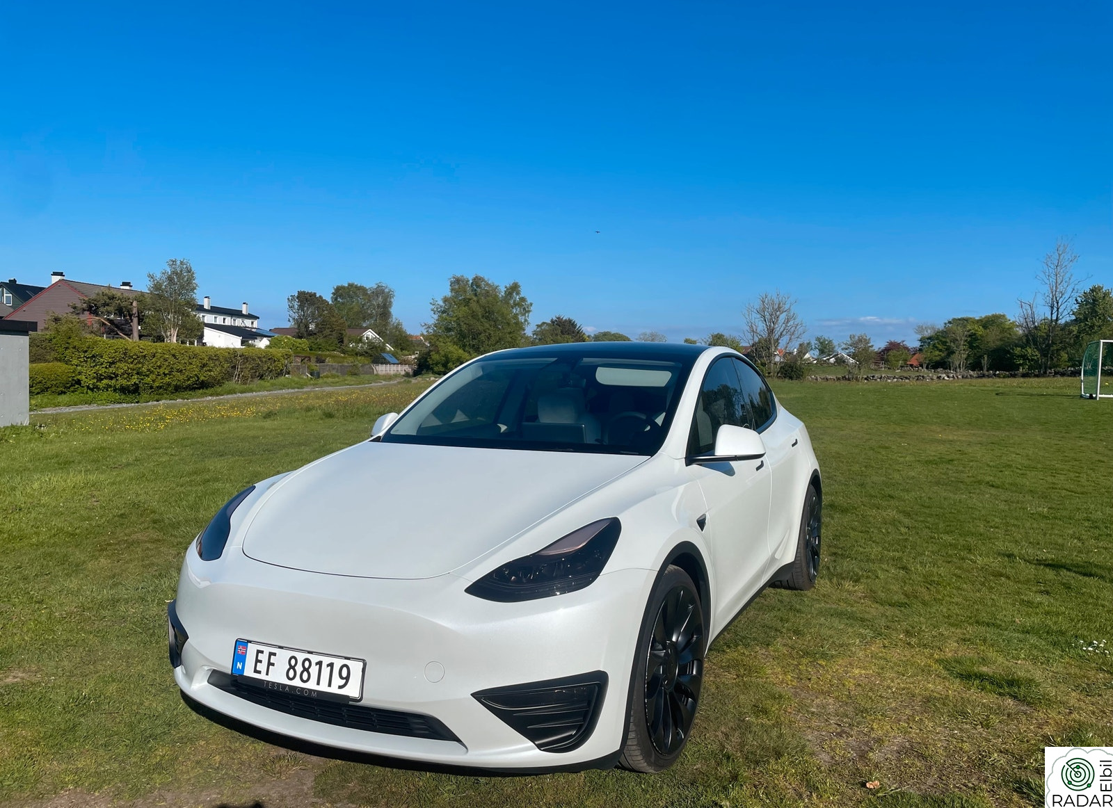 TESLA Model Y Perf AWD | Heng-feste | Hvit+Hvit | Glasscoating