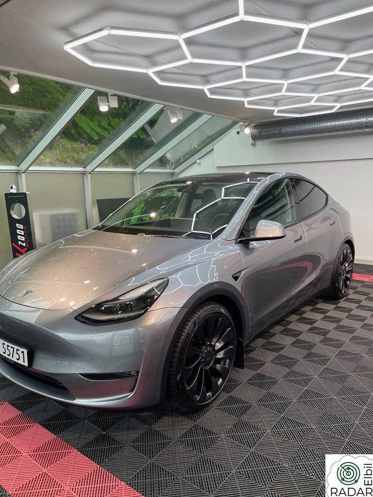 TESLA Model Y Performance AWD
