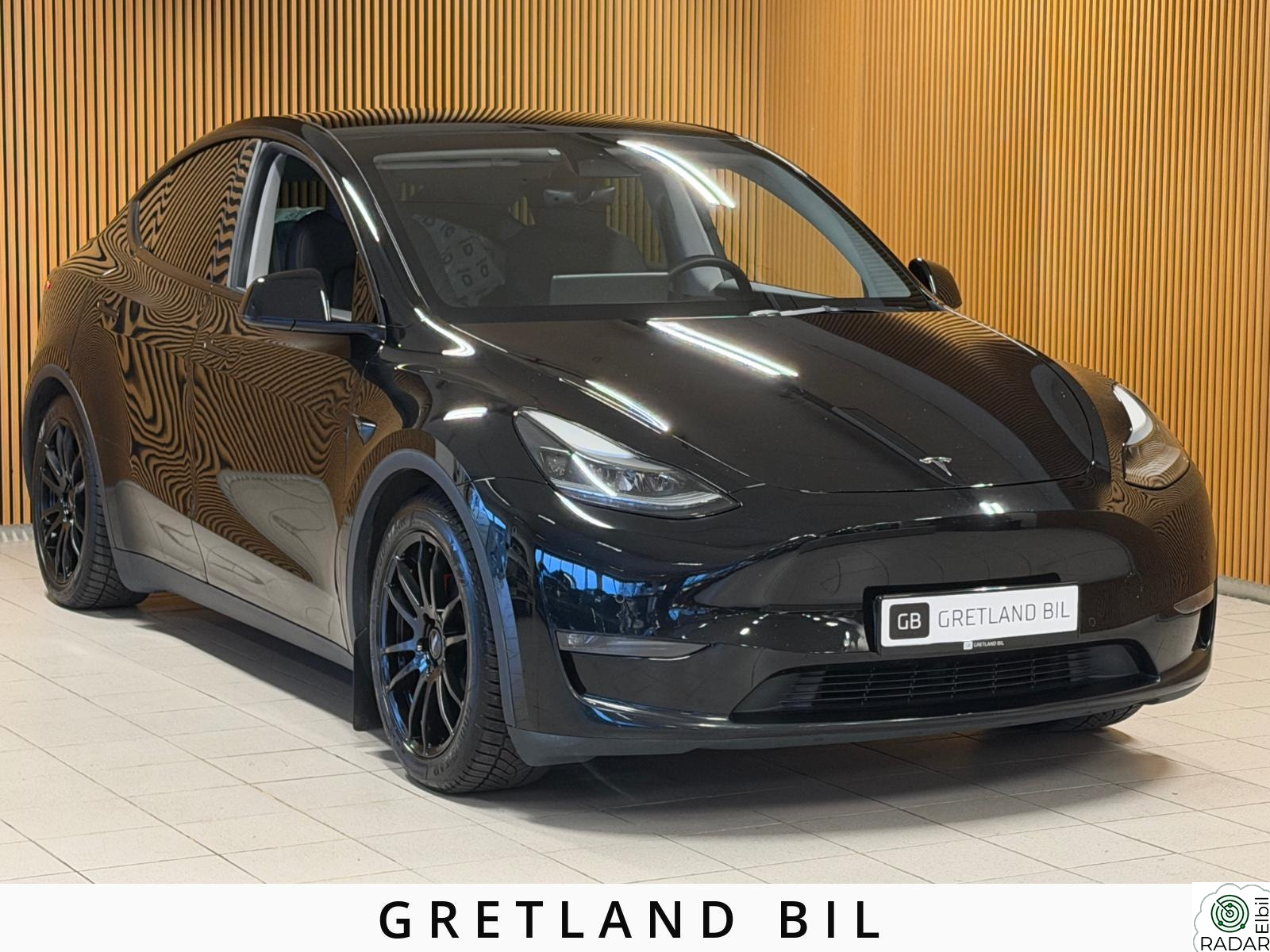 TESLA Model Y PERFORMANCE / NAVI / HENGERF / PREMIUM LYD / 21"HJUL