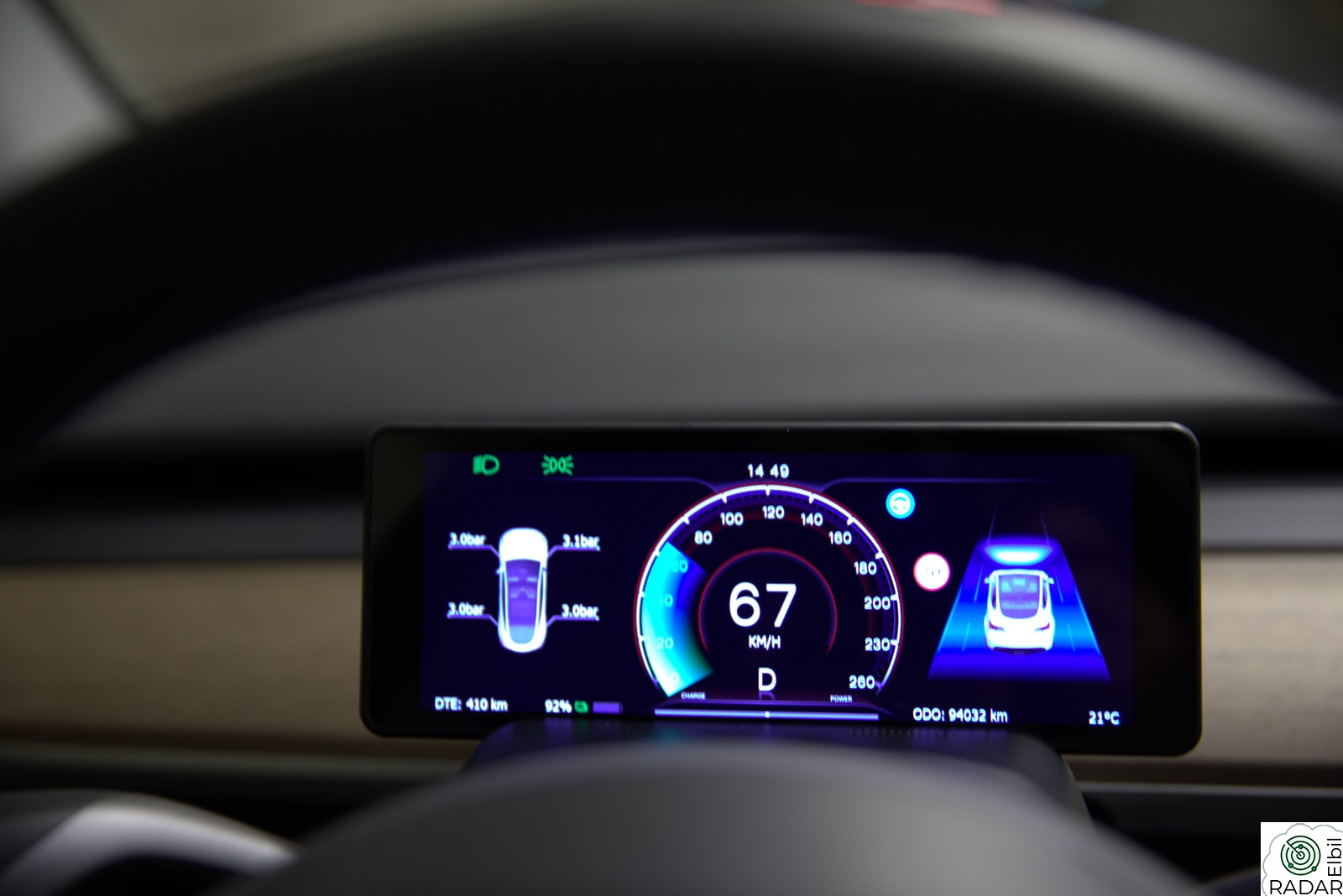 TESLA Model Y Performance - unik med ekstra skjerm foran og bak!