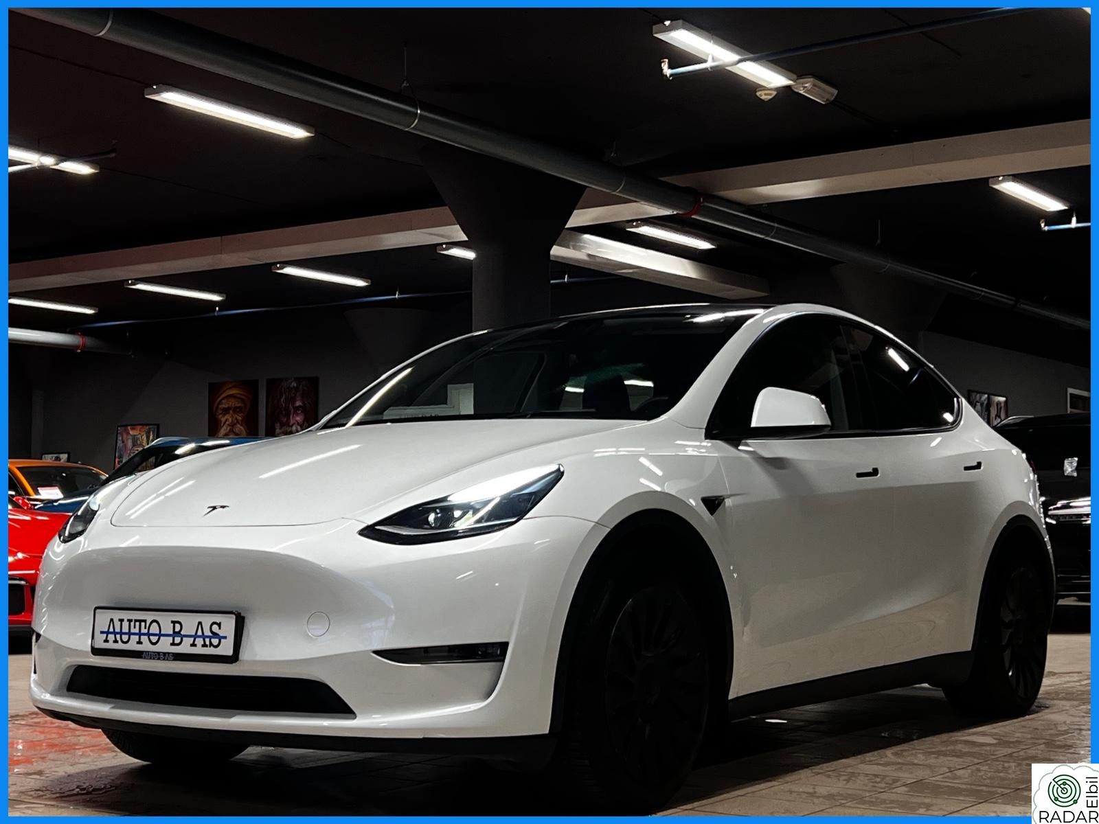 TESLA Model Y Performance - 1 Eier