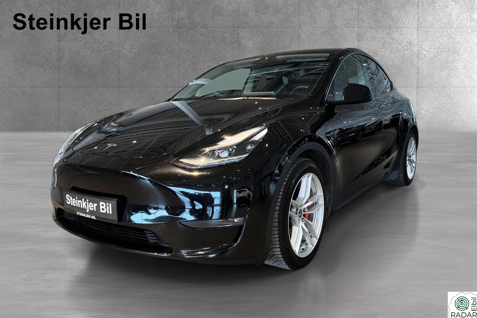 TESLA Model Y Performance, AWD, Hengerfeste