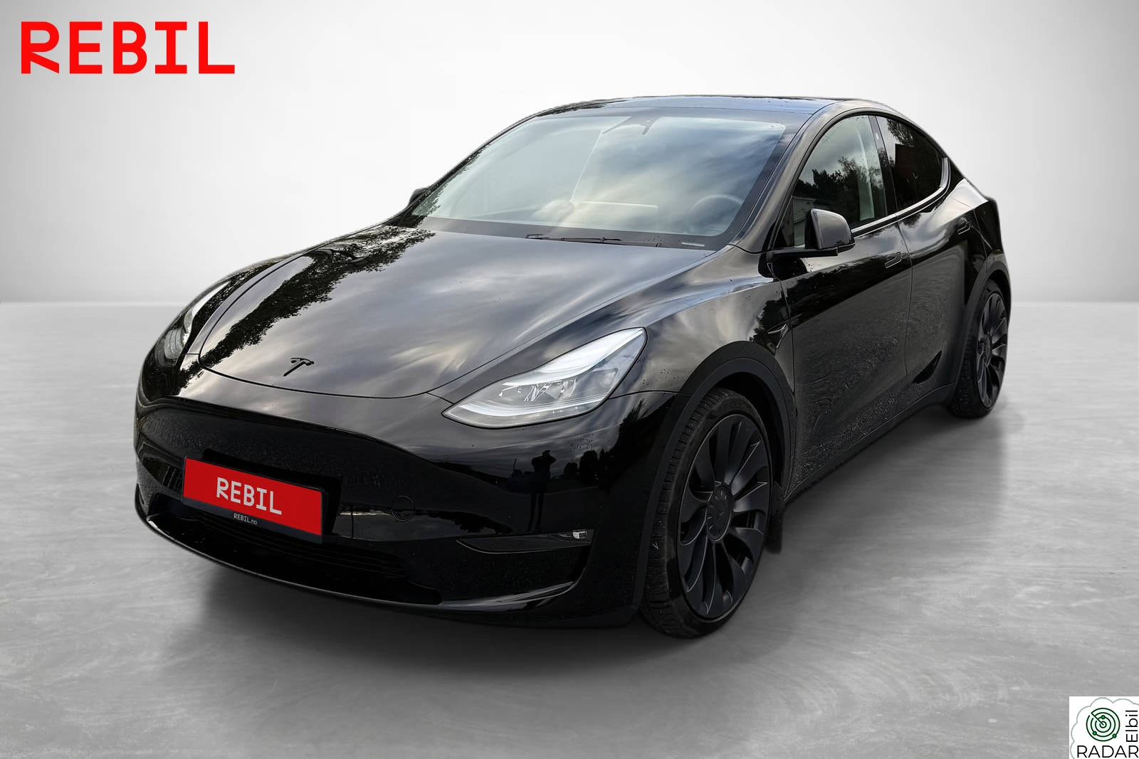 TESLA Model Y Performance AWD/Krok/R.Kam/Navi/AP/V.Pumpe/Rattvarme