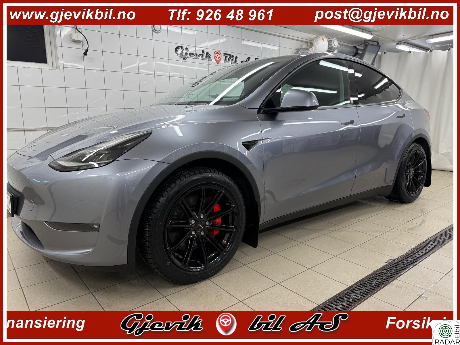 TESLA Model Y 4X4 Performance med en nydelig farge.