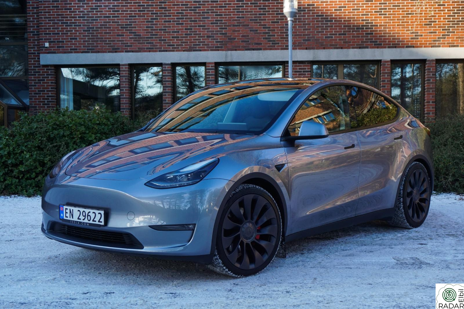 TESLA Model Y Performance AWD / krok/ S+V hjul