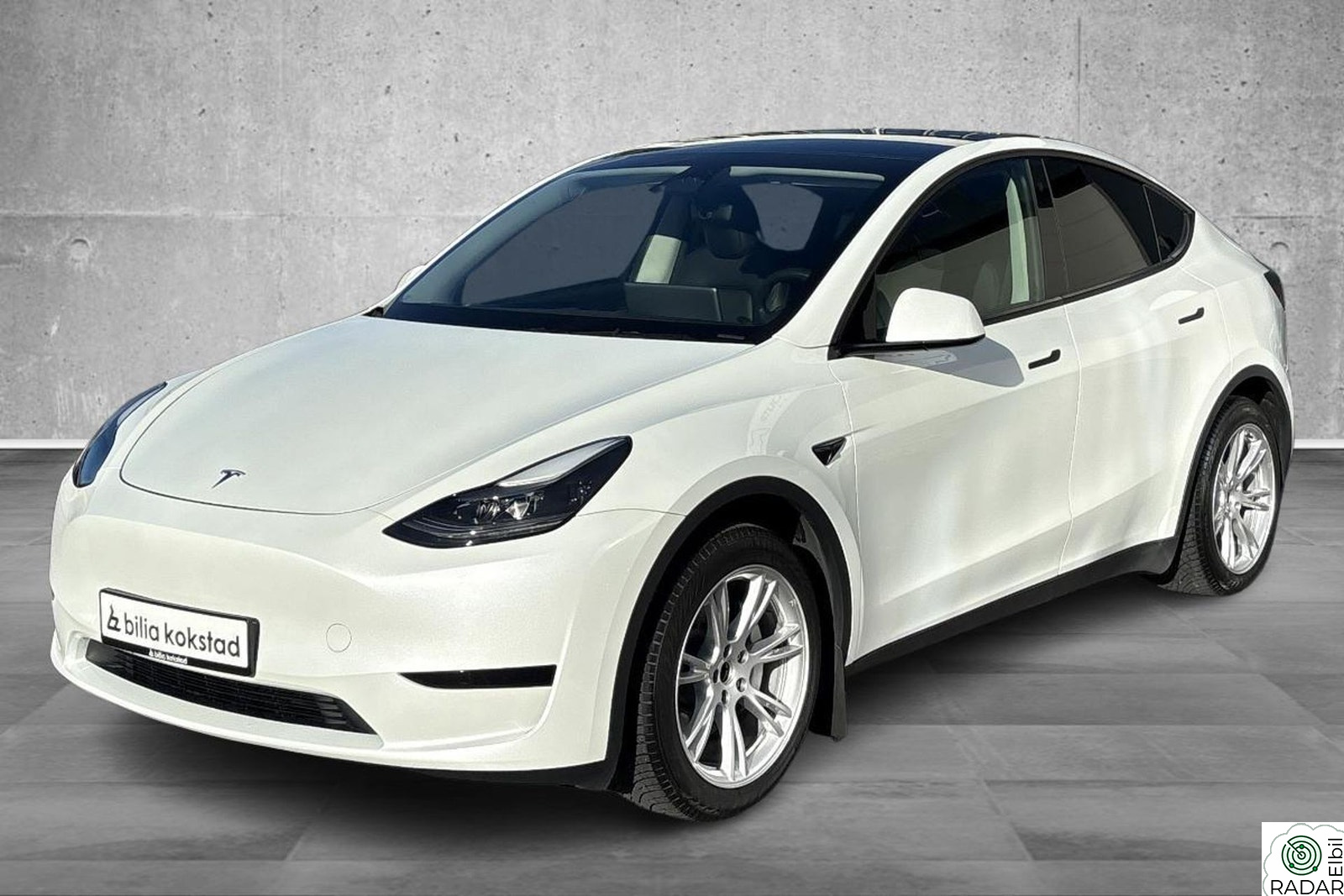 TESLA Model Y Premium/Skinn/Autopilot/Krok/Soltak/S+V