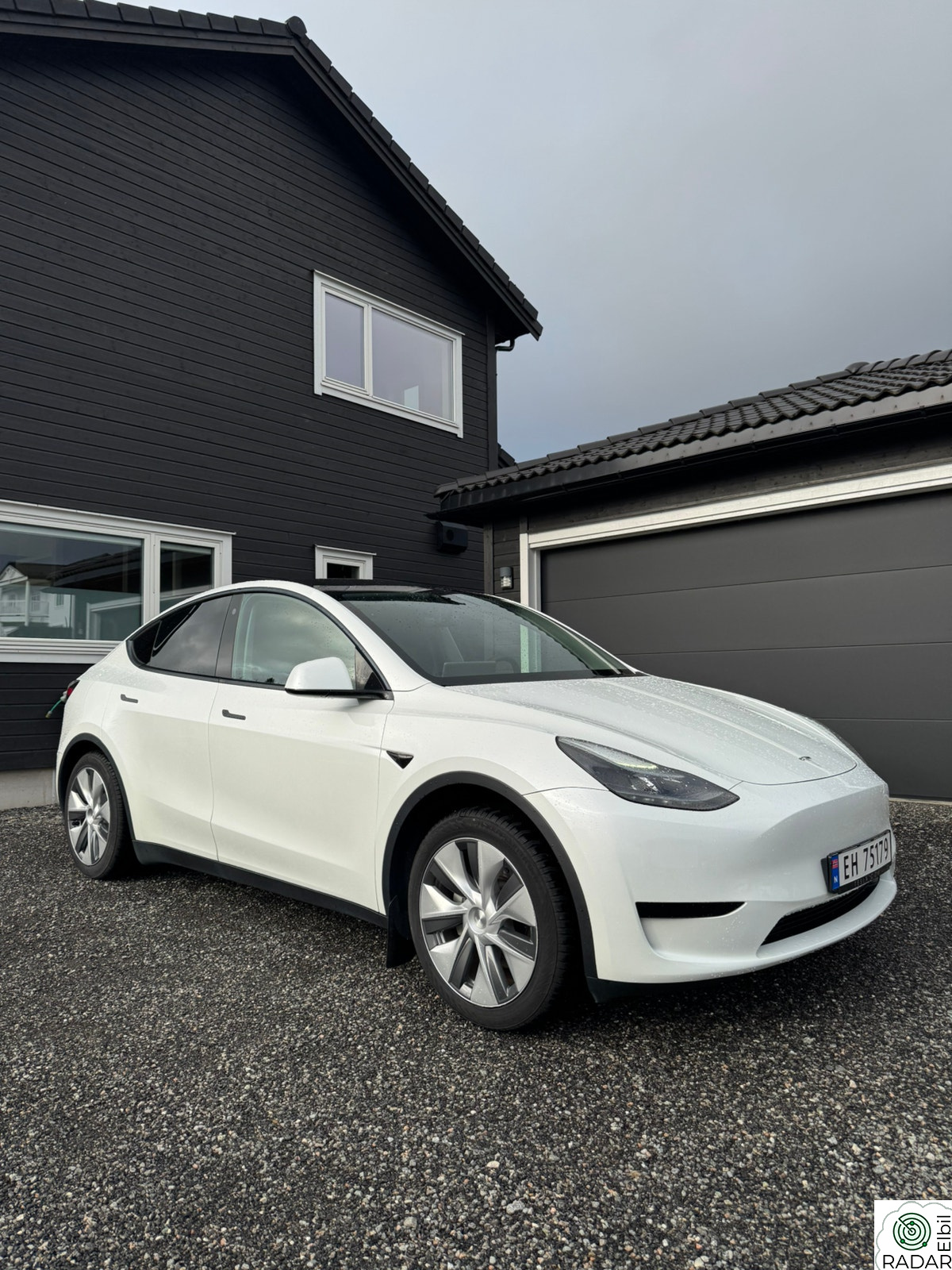 TESLA Model Y Standard Range RWD