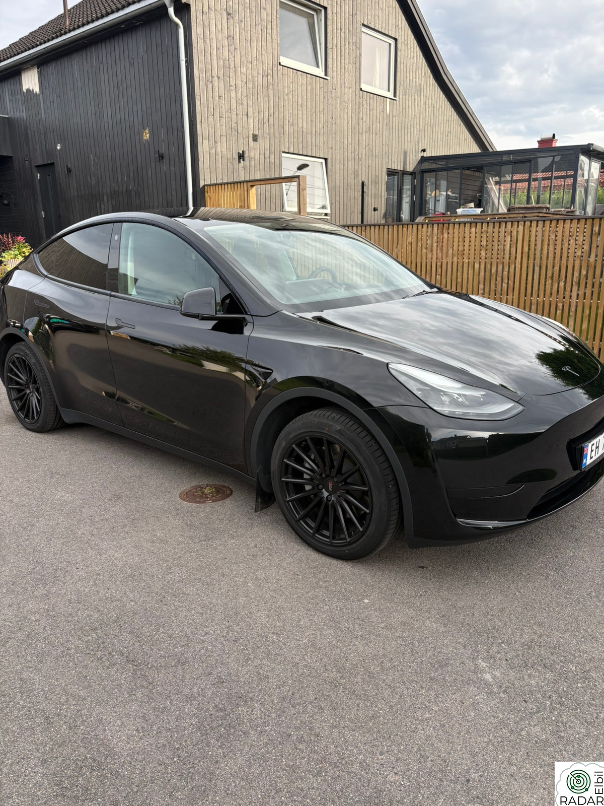 TESLA Model Y Standard Range RWD