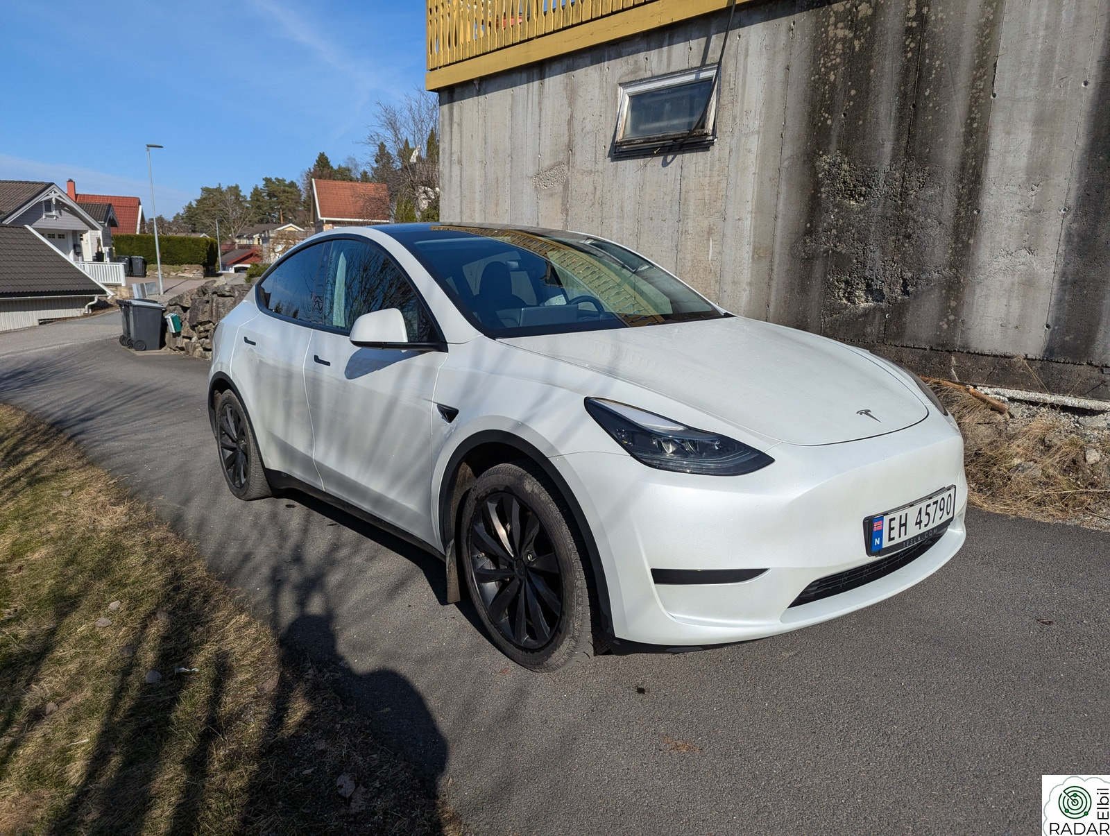 TESLA Model Y Standard Range RWD