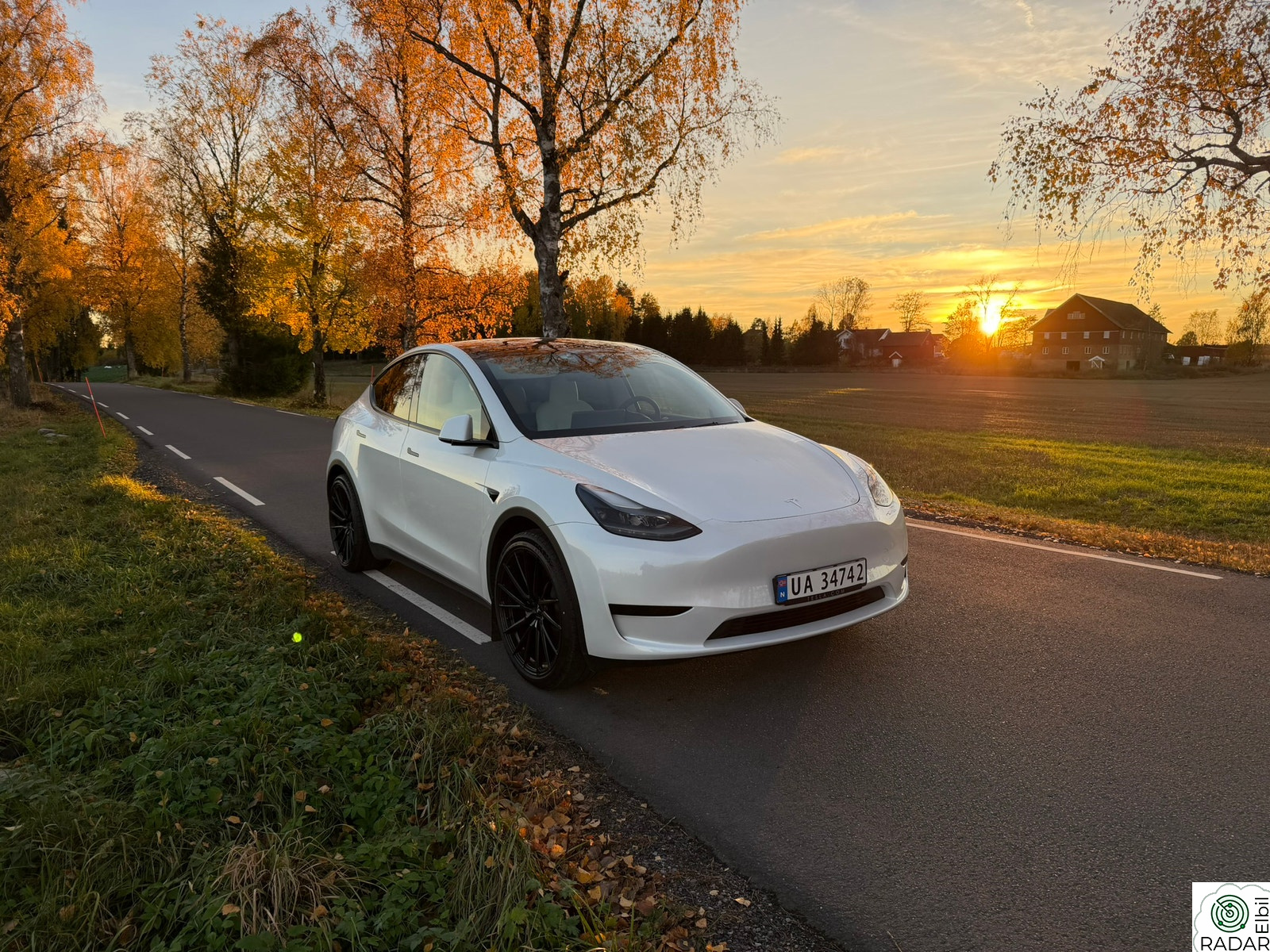 TESLA Model Y 2024 Mod. RWD, Blade LFP Batteri, AMD Ryzen