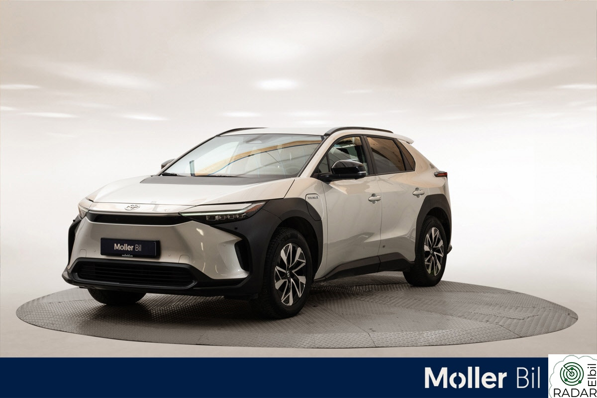 TOYOTA BZ4X 2WD Active Tech Hengerfeste, Navi, 360" kamera ++