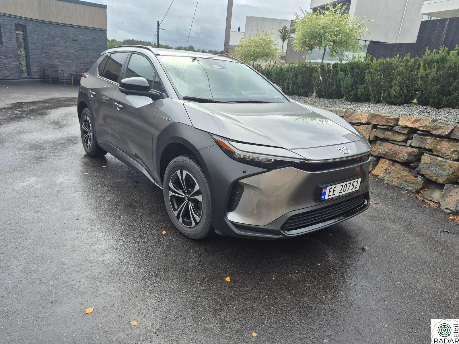 TOYOTA BZ4X AWD Active Tech, kamera, lav km