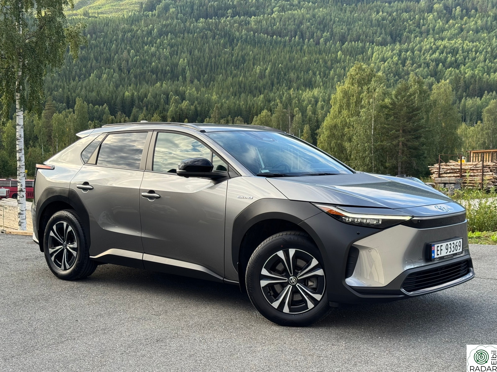 TOYOTA BZ4X AWD Active Tech/H.Feste/LED/ACC/360Kamera/Lav Km/Alu