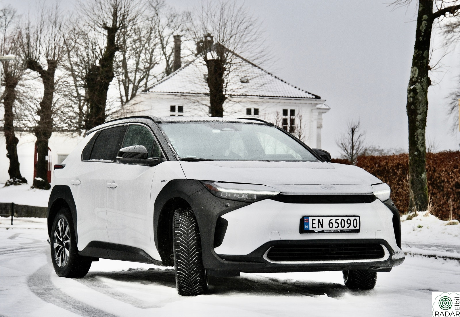 TOYOTA BZ4X AWD Executive Bitone