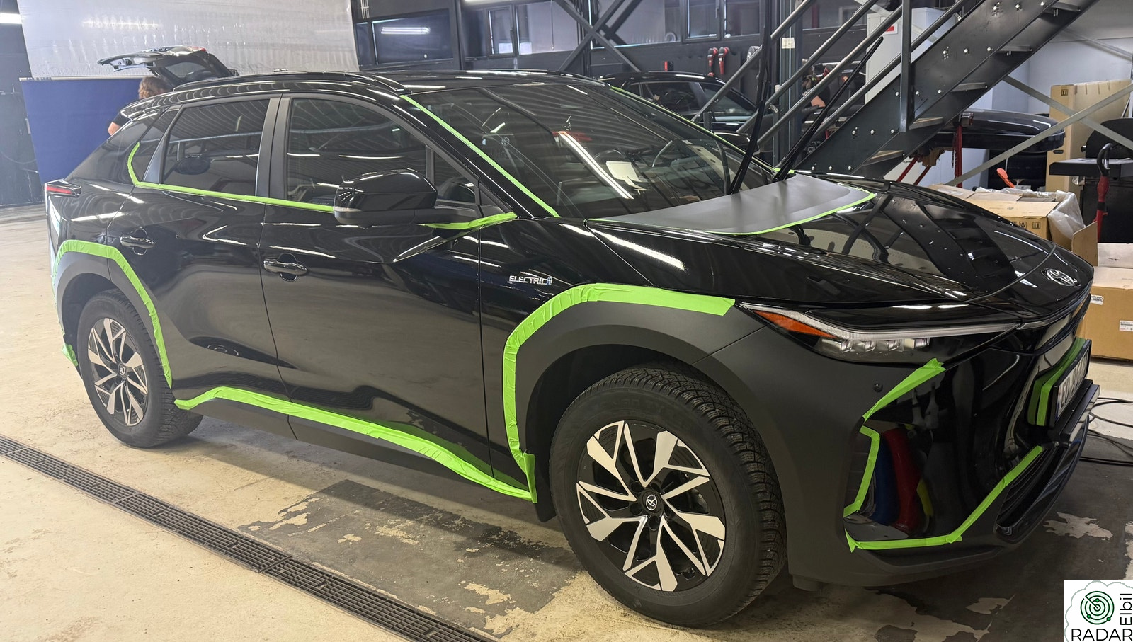 TOYOTA BZ4X AWD Active Tech, hengerfeste og ekstralys