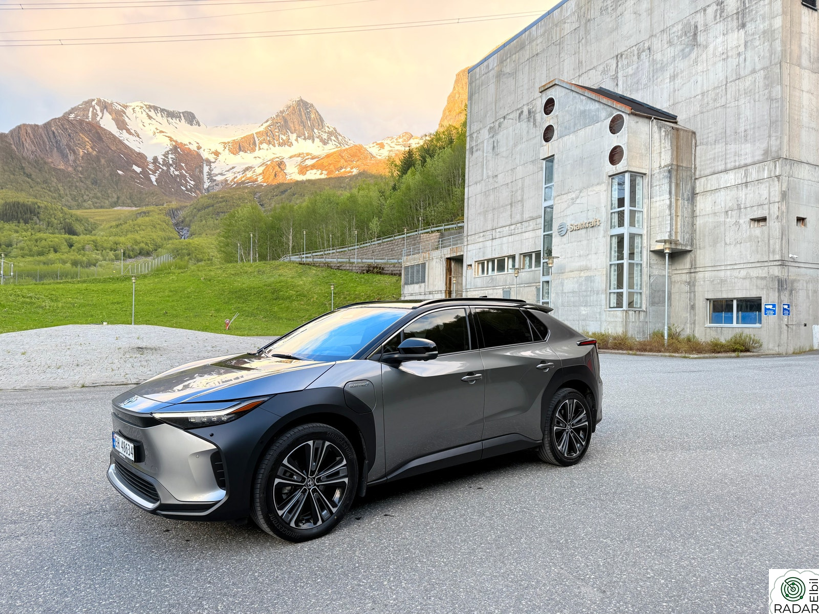 TOYOTA BZ4X AWD Executive Bitone
