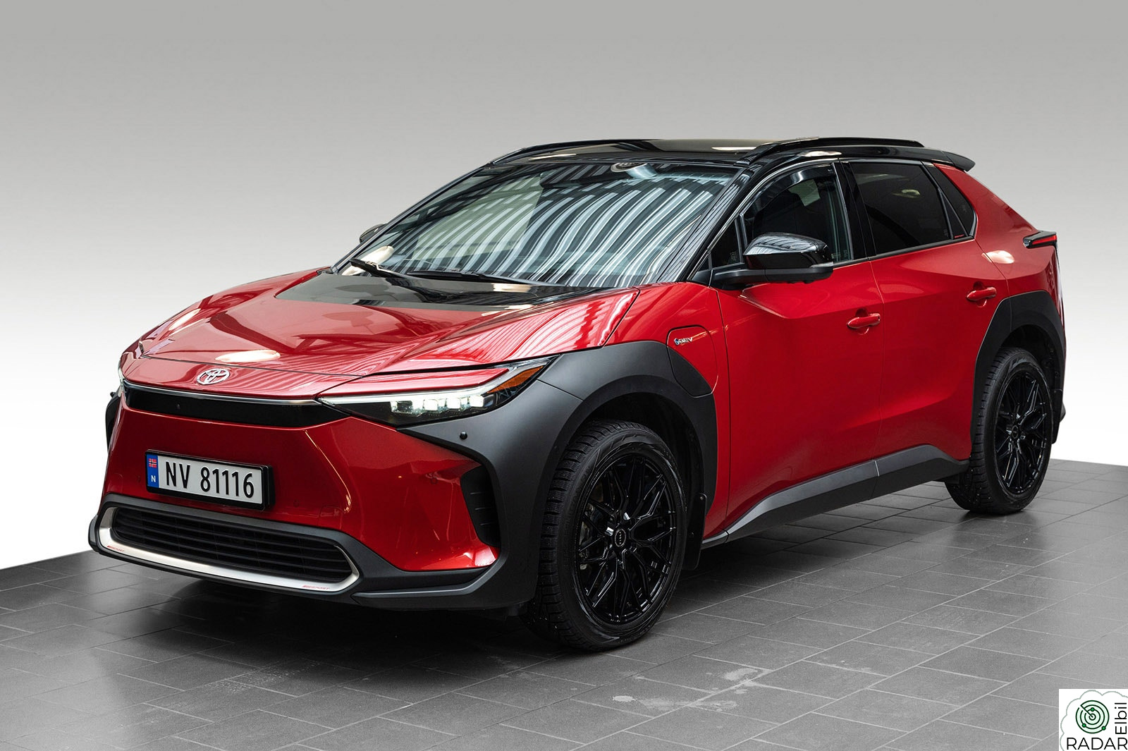 TOYOTA BZ4X Executive Bi-Tone. AWD. Velholdt.