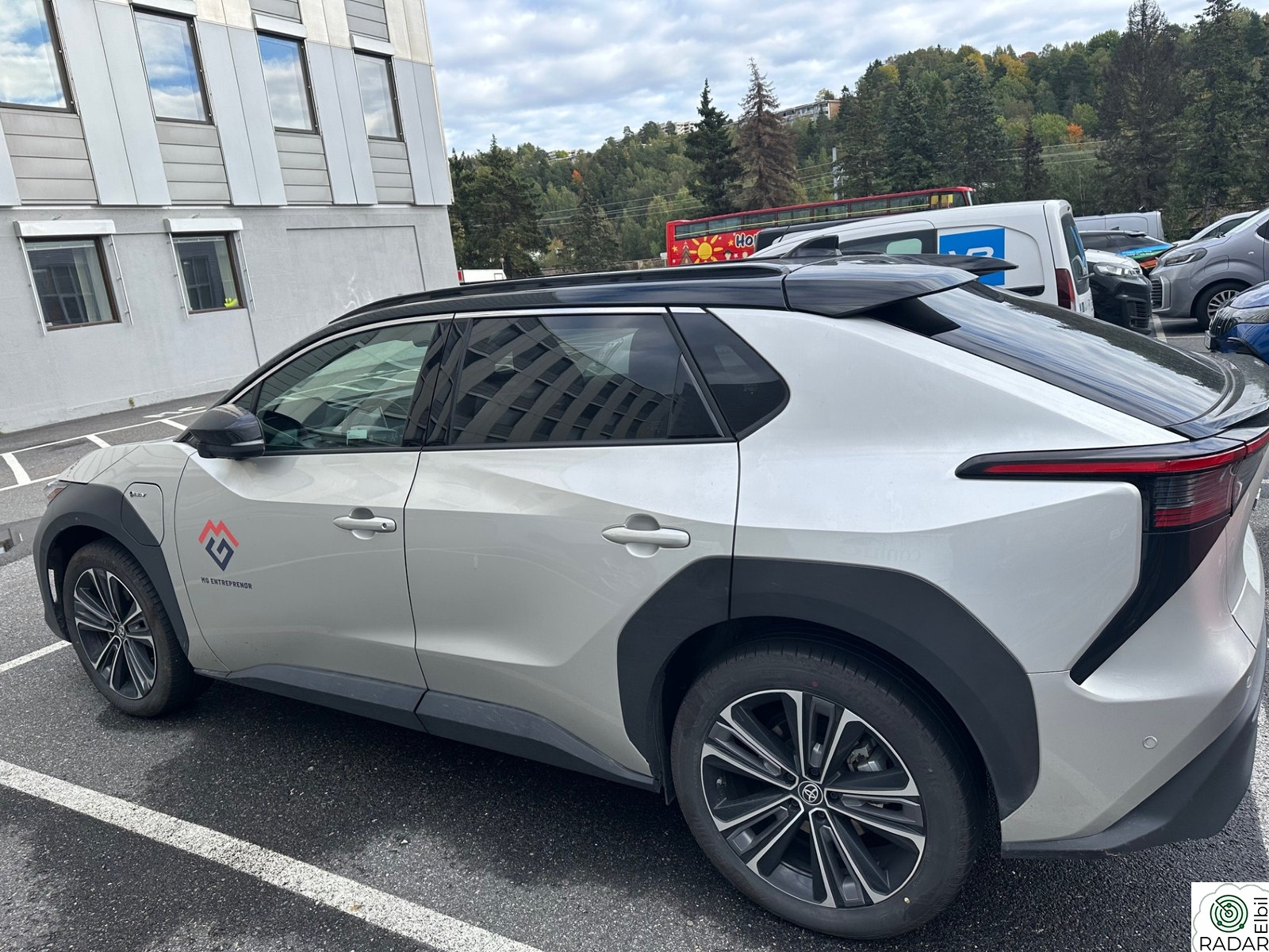 TOYOTA BZ4X AWD Executive Bitone Pris kr. 3500.-