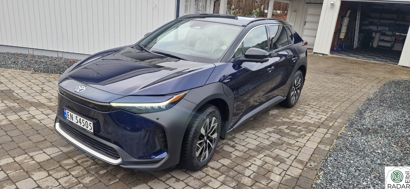 TOYOTA BZ4X AWD Executive Bitone