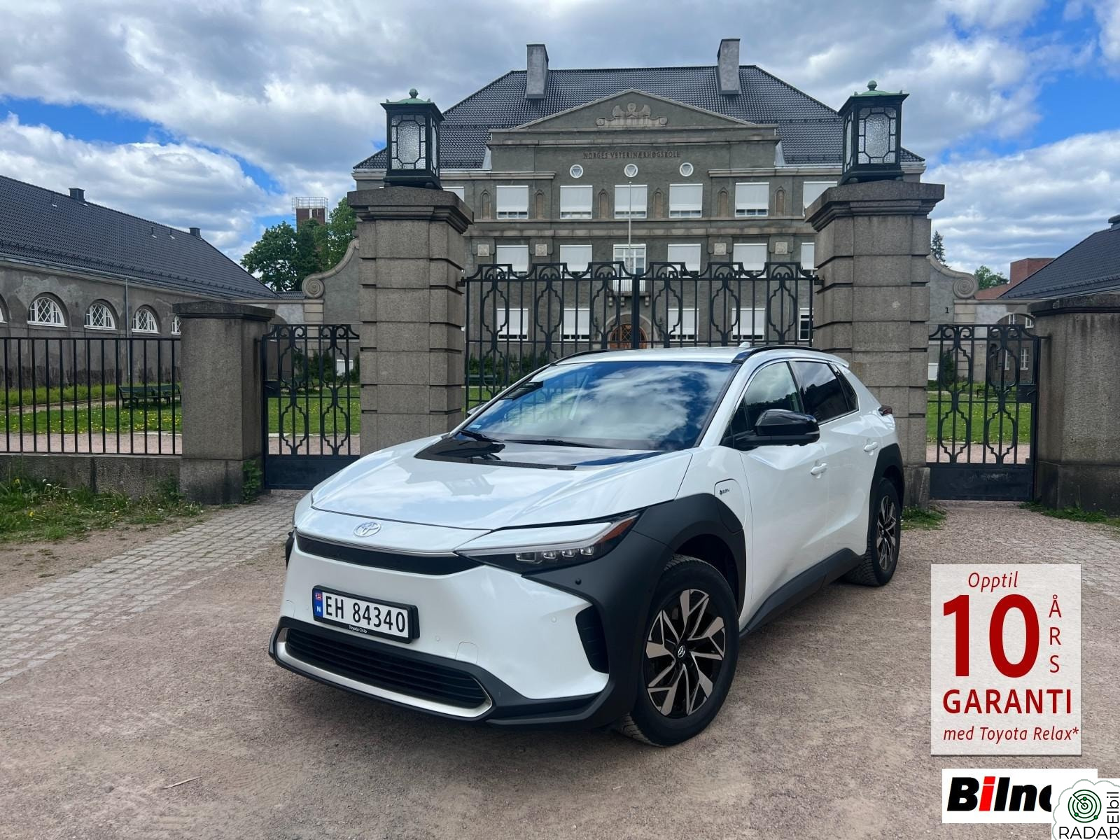 TOYOTA BZ4X AWD Executive // Skinn // 360 kamera //