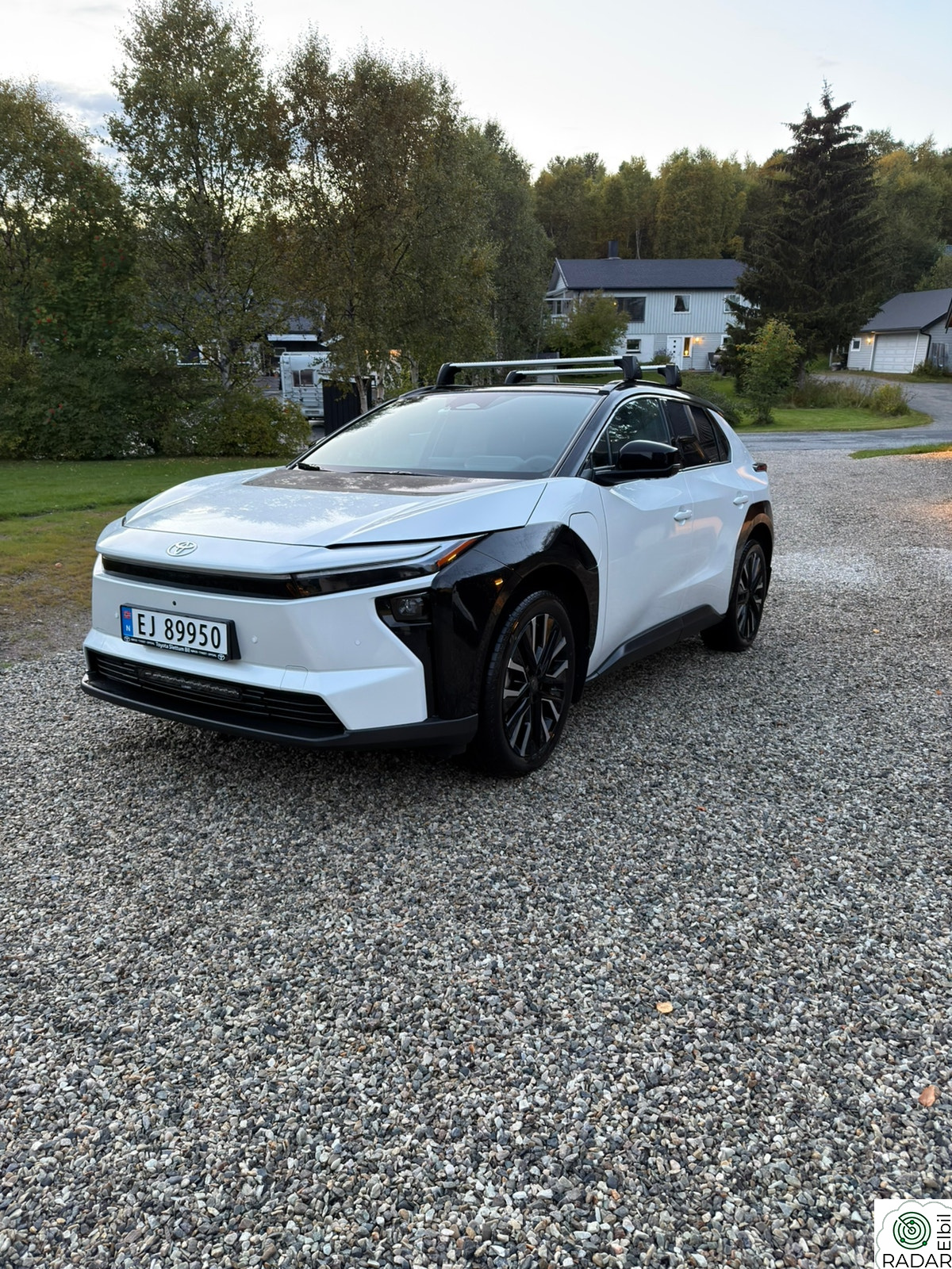 TOYOTA BZ4X AWD Executive Bitone/Facelift/H.feste/Led-bar