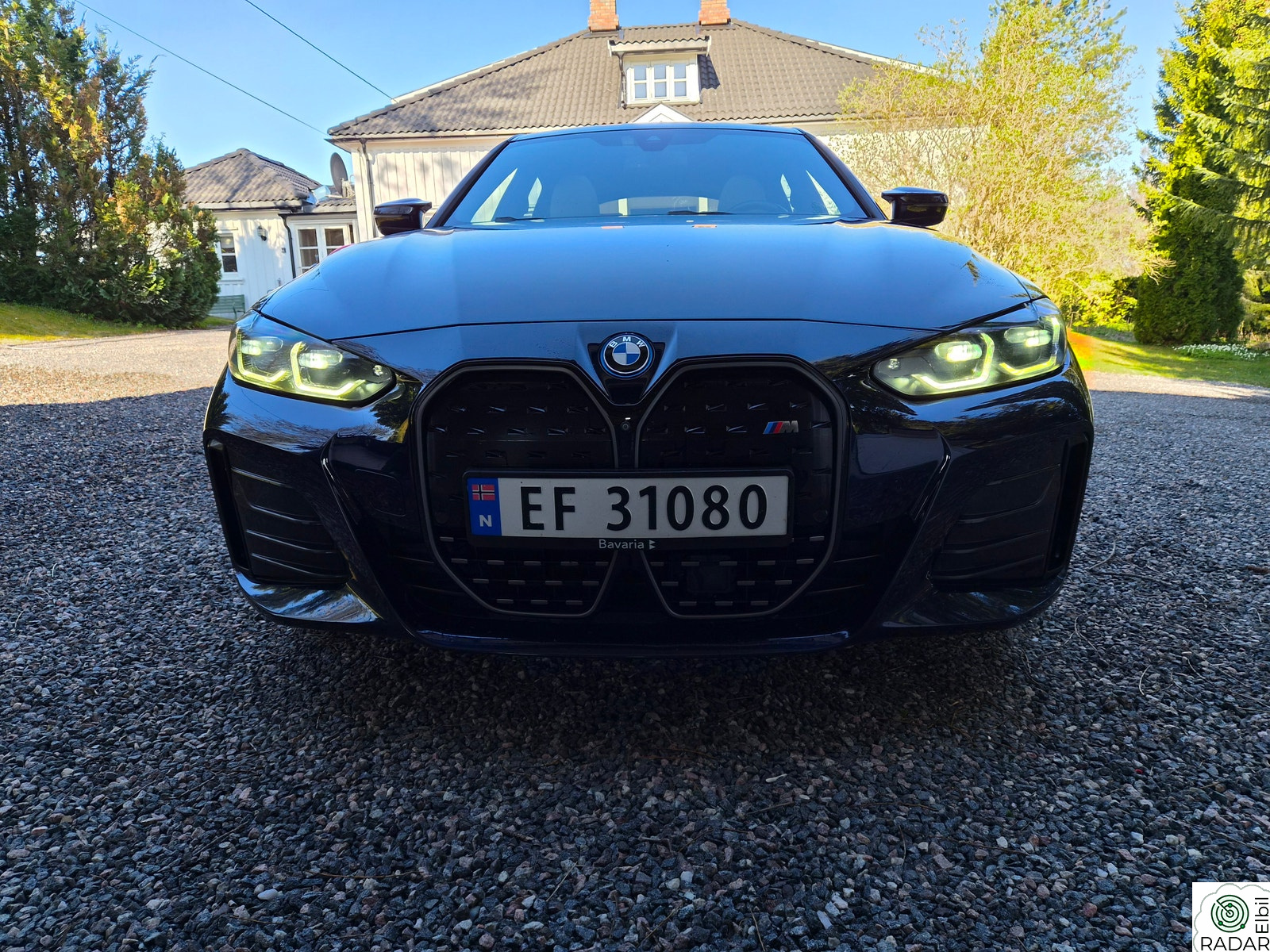 BMW i4 M50 Fully Charged skinn, soltak, HK etc