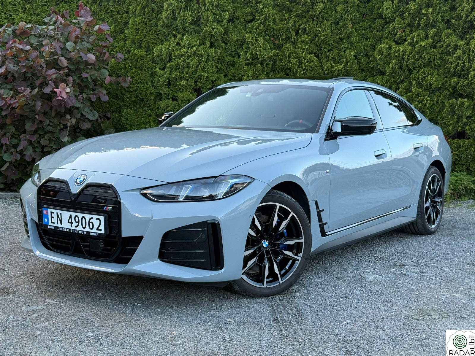 BMW i4 M50 xDrive Fully Charged, HUD, el. seter, HK, soltak