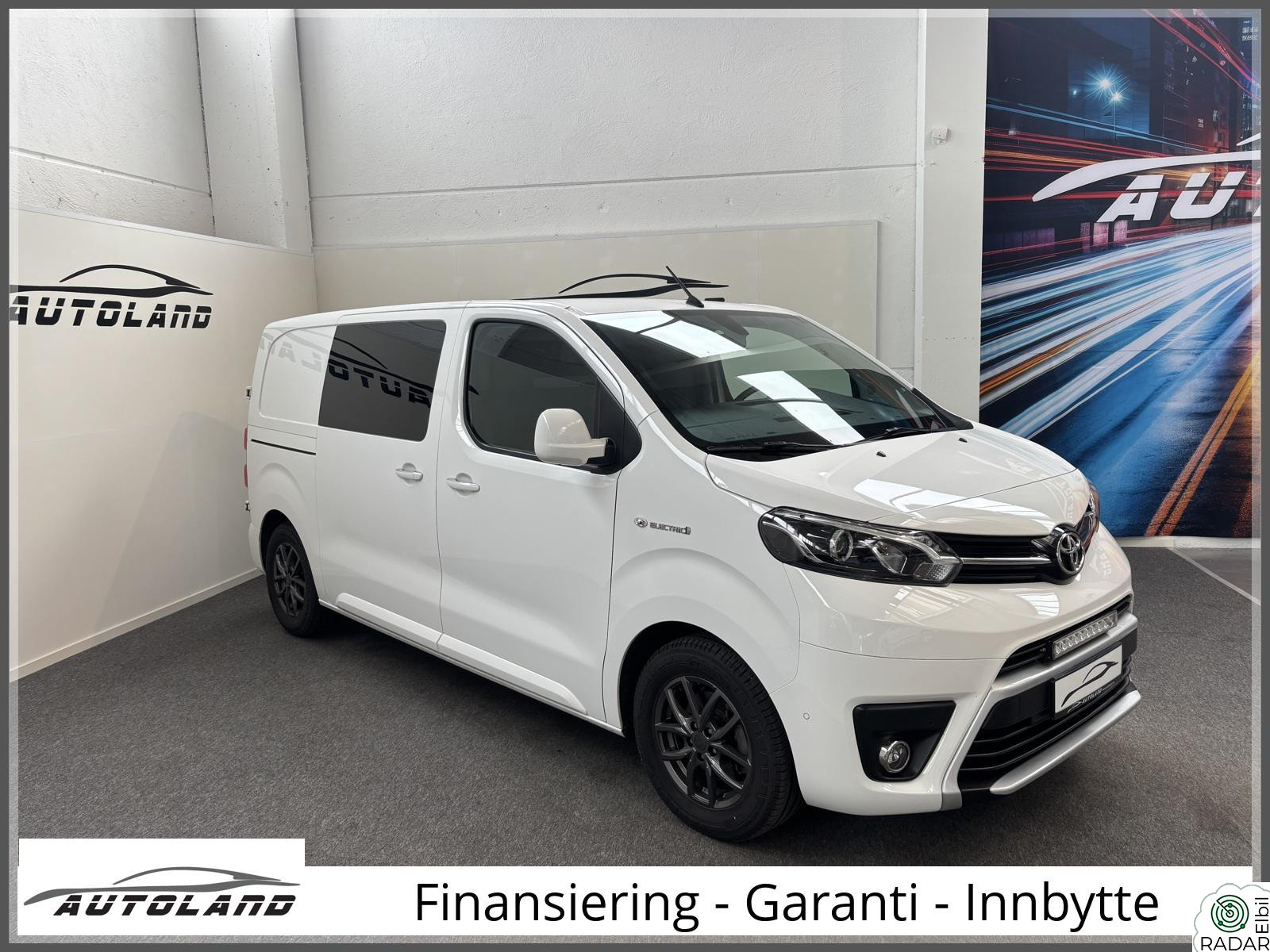 TOYOTA PROACE 75Kwt Hengerfeste Ryggekamera Carplay Navi 3seter